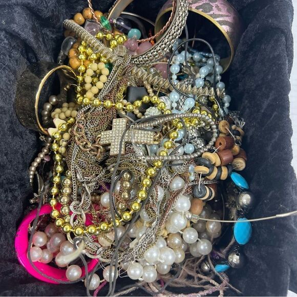 5 pounds of craft jewelry bundle vintage to current for repurpose - Picture 12 of 15